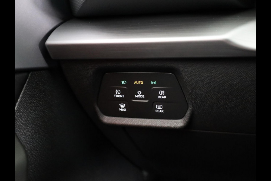 Seat Leon Sportstourer 1.5 TSI e-Hybrid Style Business Intense 204pk | Trekhaak | Safe & Drive | 18 inch velgen | Black Pack |