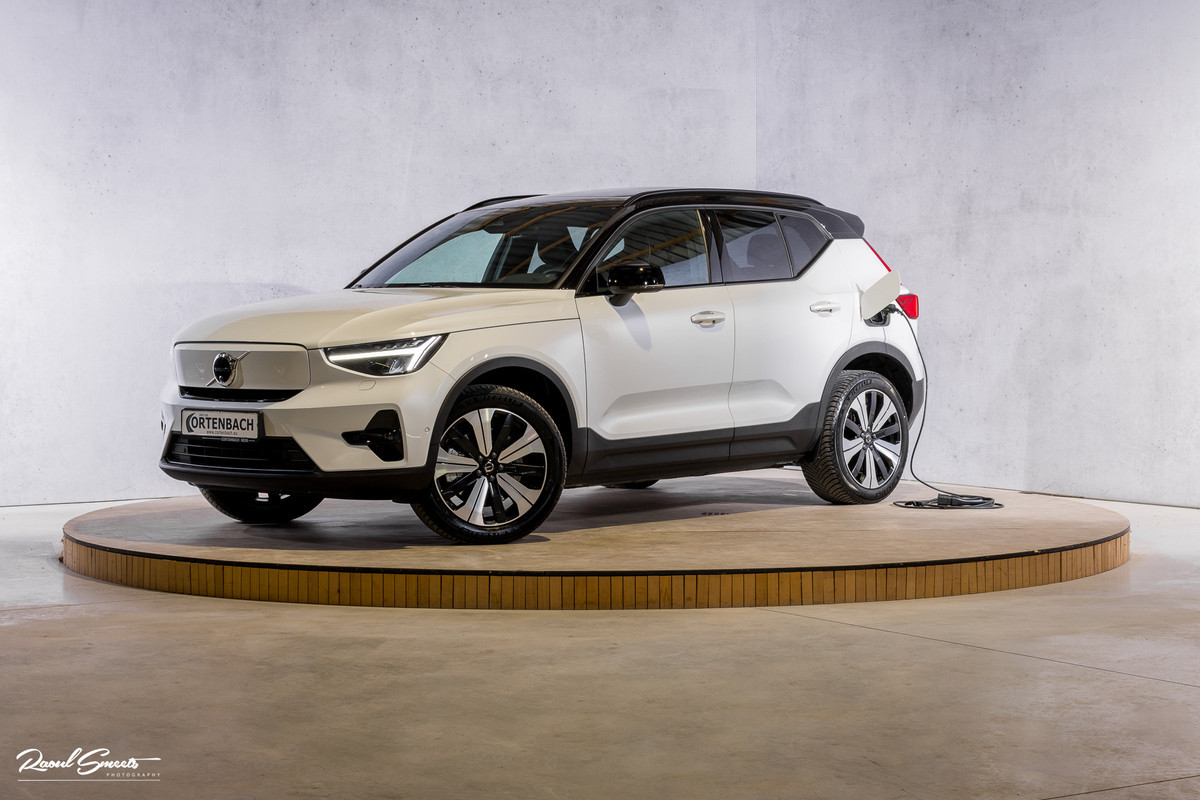 Volvo XC40 Recharge Ultimate 70 kWh | Panorama dak | Adaptieve cruise | 360 Camera | Harman Kardon | Blis |