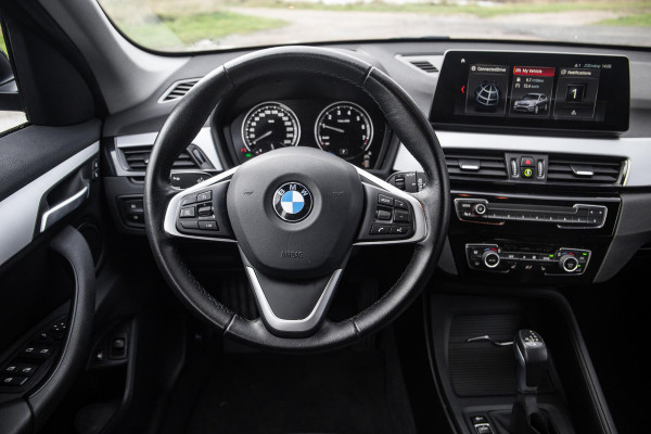 BMW X1 xDrive25e Executive CAMERA / CARPLAY / HEAD UP DISPLAY / LEDER / LED / CRUISE CONTROLE / STOELVERWARMING