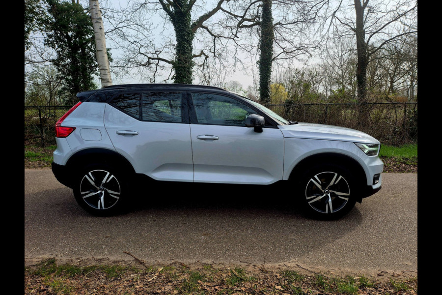 Volvo XC40 1.5 T3 R-Design / panoramadak