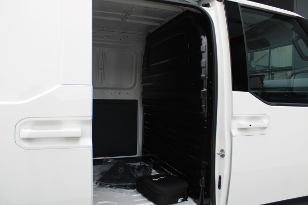 Kia PV5 L2H1 Essential 71.2 kWh 164pk - 416km WLTP - Stoel/Stuurverwarming - Keyless - V2L - Camera - ACC met stuurhulp - Rijklaar