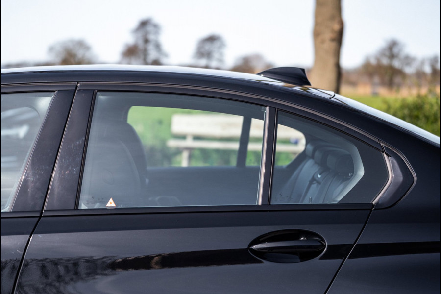 BMW 3-serie M340i xDrive Executive Edition NL Auto I NAP I Live Cockpit Professional I Dealeronderhouden I Zeer netjes