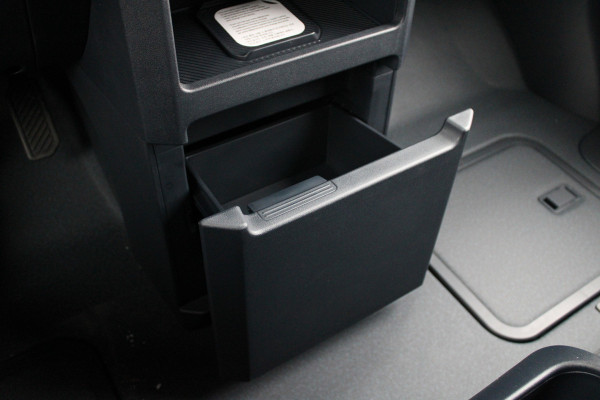 Kia PV5 L2H1 Essential 71.2 kWh 164pk - 416km WLTP - Stoel/Stuurverwarming - Keyless - V2L - Camera - ACC met stuurhulp - Rijklaar