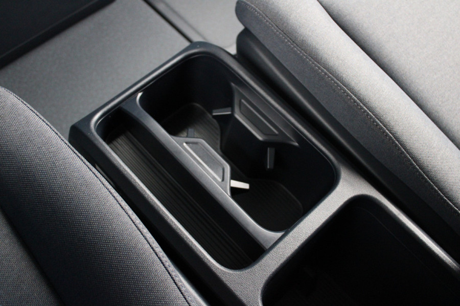 Kia PV5 L2H1 Essential 71.2 kWh 164pk - 416km WLTP - Stoel/Stuurverwarming - Keyless - V2L - Camera - ACC met stuurhulp - Rijklaar