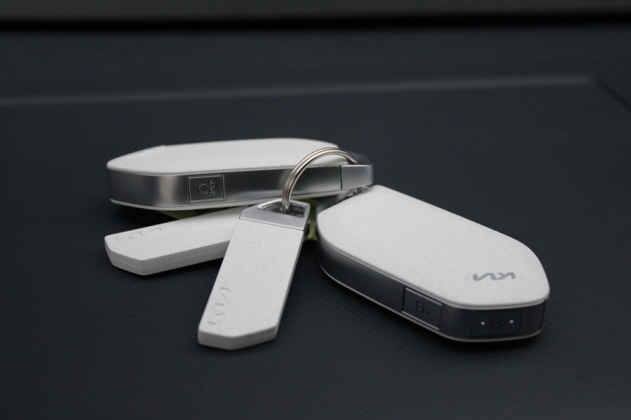 Kia PV5 L2H1 Essential 71.2 kWh 164pk - 416km WLTP - Stoel/Stuurverwarming - Keyless - V2L - Camera - ACC met stuurhulp - Rijklaar