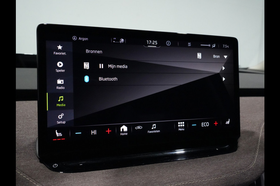 Škoda ENYAQ iV 80 First Edition Panorama Wegkl. trekhaak Navigatie Stoel/Stuurverwarming 244