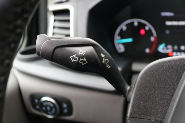 Ford Transit Custom 2.0 TDci 170pk L1 H1 Limited Automaat Airco Navigatie Camera