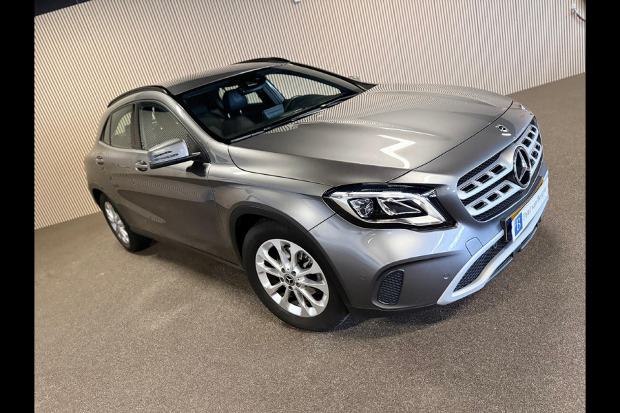 Mercedes-Benz GLA 180 Ambition-TREKHAAK-CAMERA-STOELVERWARMING-ORIG NL-LAGE KMSTAND-NAP