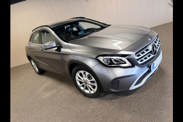 Mercedes-Benz GLA 180 Ambition-TREKHAAK-CAMERA-STOELVERWARMING-ORIG NL-LAGE KMSTAND-NAP