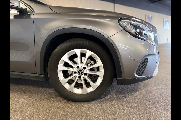 Mercedes-Benz GLA 180 Ambition-TREKHAAK-CAMERA-STOELVERWARMING-ORIG NL-LAGE KMSTAND-NAP