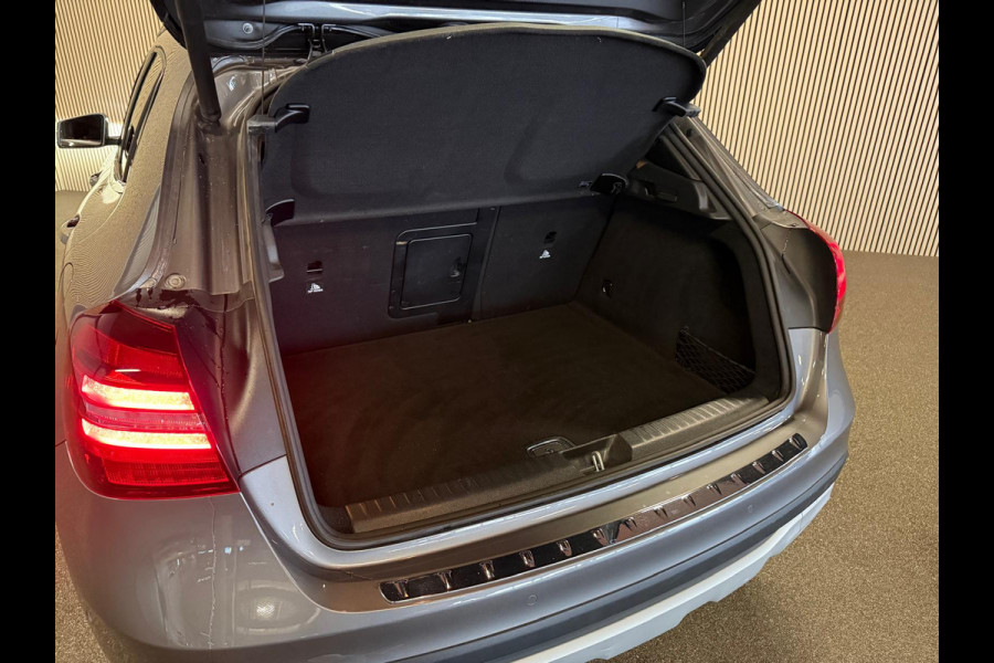 Mercedes-Benz GLA 180 Ambition-TREKHAAK-CAMERA-STOELVERWARMING-ORIG NL-LAGE KMSTAND-NAP
