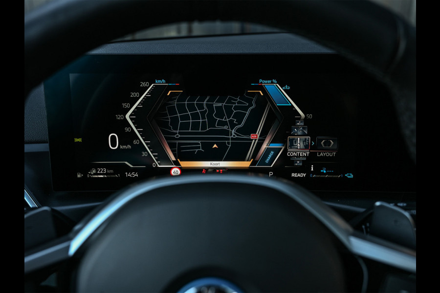 BMW 3 Serie Touring 330e xDrive M sport Accu 19,5kWh | Trekhaak | Panorama dak | Active Cruise  | Camera  | Ambiance interieur