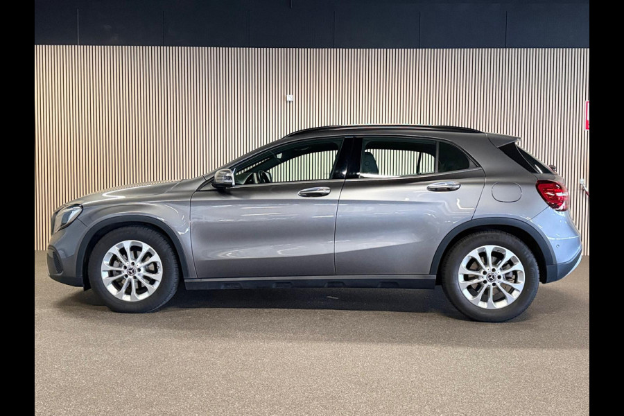 Mercedes-Benz GLA 180 Ambition-TREKHAAK-CAMERA-STOELVERWARMING-ORIG NL-LAGE KMSTAND-NAP