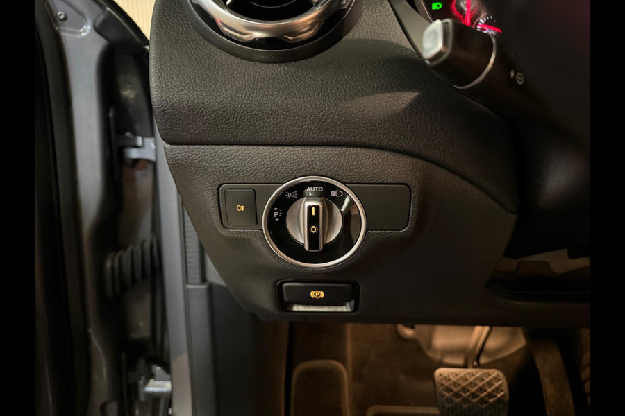 Mercedes-Benz GLA 180 Ambition-TREKHAAK-CAMERA-STOELVERWARMING-ORIG NL-LAGE KMSTAND-NAP