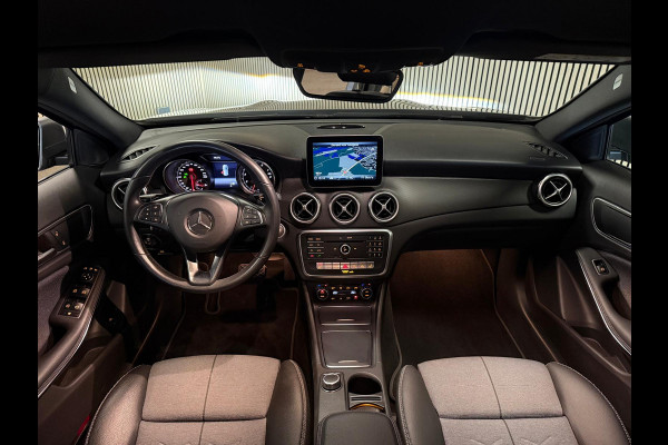 Mercedes-Benz GLA 180 Ambition-TREKHAAK-CAMERA-STOELVERWARMING-ORIG NL-LAGE KMSTAND-NAP