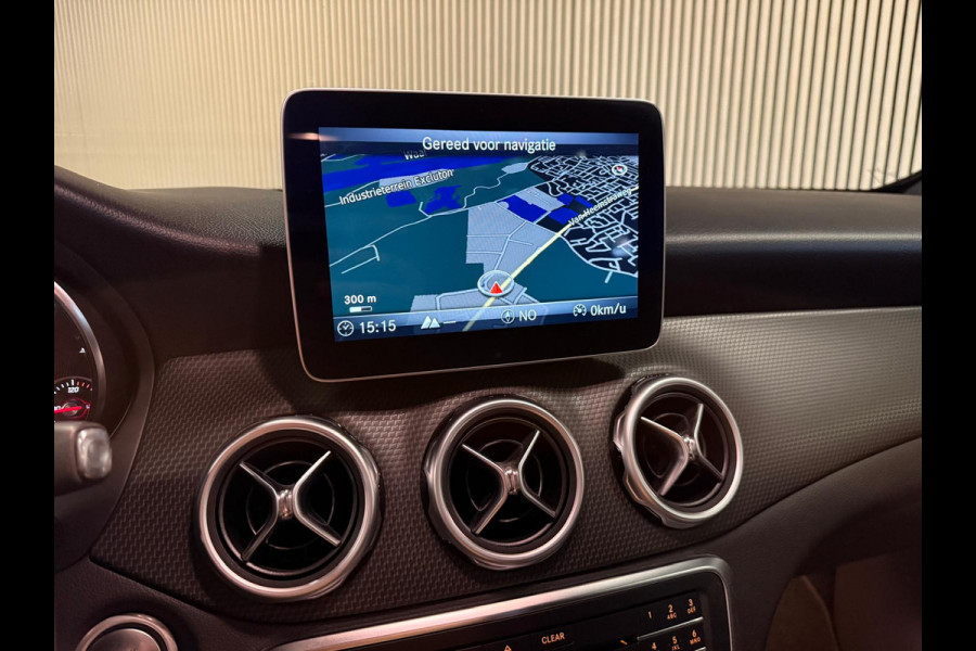 Mercedes-Benz GLA 180 Ambition-TREKHAAK-CAMERA-STOELVERWARMING-ORIG NL-LAGE KMSTAND-NAP