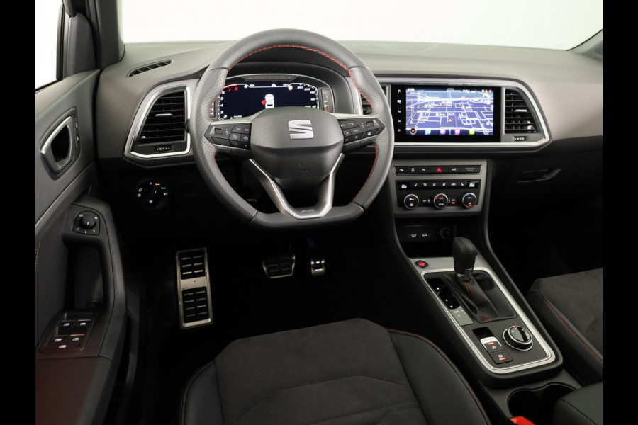 Seat Ateca 1.5 TSI FR Business Intense | Elektr. Panoramisch kanteldak| Velgen 'Exclusive Glossy Black', 19 inch | Kuipstoelen, Dinamica Aurora Blue (suede look) | Verwambare voorstoelen + Stuurwiel | Draadloze Carplay