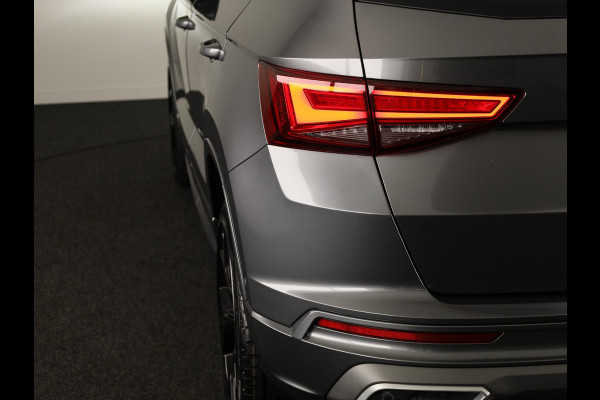 Seat Ateca 1.5 TSI FR Business Intense | Elektr. Panoramisch kanteldak| Velgen 'Exclusive Glossy Black', 19 inch | Kuipstoelen, Dinamica Aurora Blue (suede look) | Verwambare voorstoelen + Stuurwiel | Draadloze Carplay