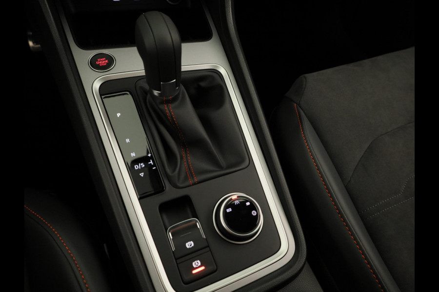 Seat Ateca 1.5 TSI FR Business Intense | Elektr. Panoramisch kanteldak| Velgen 'Exclusive Glossy Black', 19 inch | Kuipstoelen, Dinamica Aurora Blue (suede look) | Verwambare voorstoelen + Stuurwiel | Draadloze Carplay