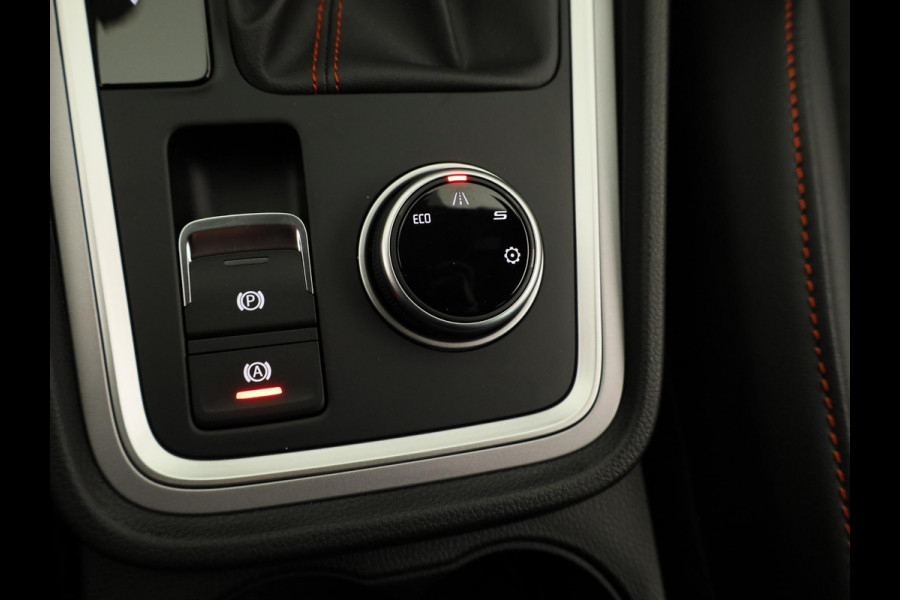 Seat Ateca 1.5 TSI FR Business Intense | Elektr. Panoramisch kanteldak| Velgen 'Exclusive Glossy Black', 19 inch | Kuipstoelen, Dinamica Aurora Blue (suede look) | Verwambare voorstoelen + Stuurwiel | Draadloze Carplay