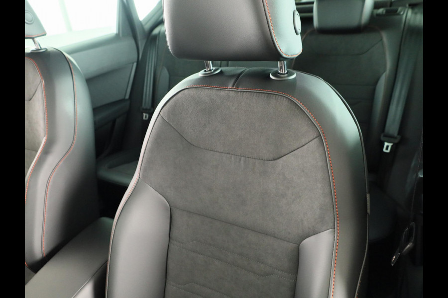 Seat Ateca 1.5 TSI FR Business Intense | Elektr. Panoramisch kanteldak| Velgen 'Exclusive Glossy Black', 19 inch | Kuipstoelen, Dinamica Aurora Blue (suede look) | Verwambare voorstoelen + Stuurwiel | Draadloze Carplay