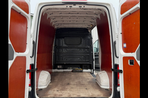 Volkswagen Crafter 35 2.0 TDI L3H3 / Trekhaak / Dealer onderhouden! / App connect