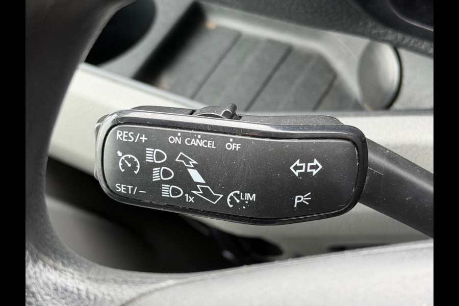 Volkswagen Crafter 35 2.0 TDI L3H3 / Trekhaak / Dealer onderhouden! / App connect