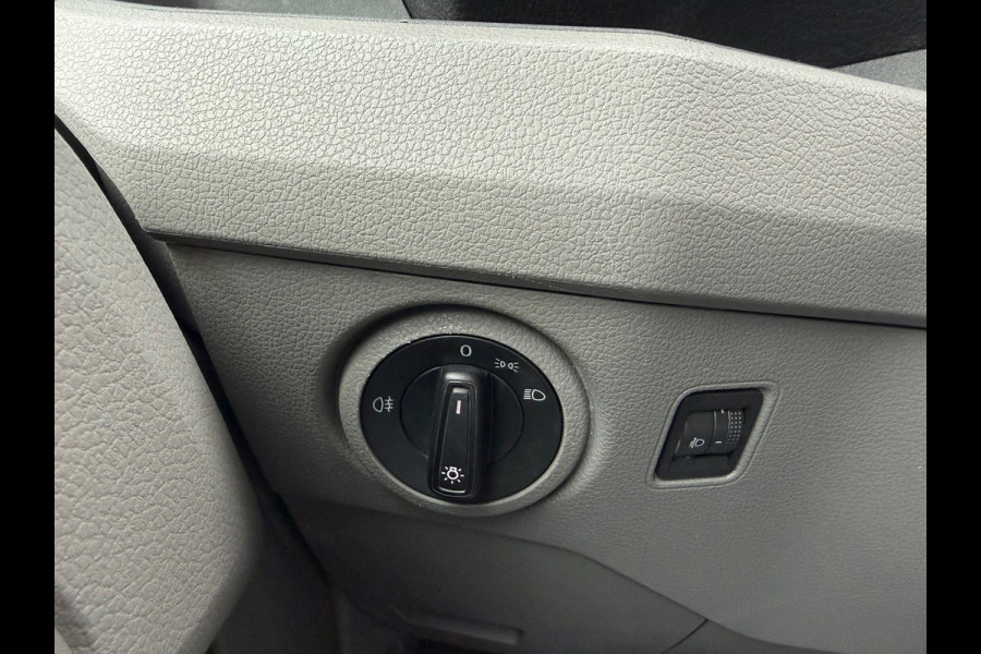 Volkswagen Crafter 35 2.0 TDI L3H3 / Trekhaak / Dealer onderhouden! / App connect