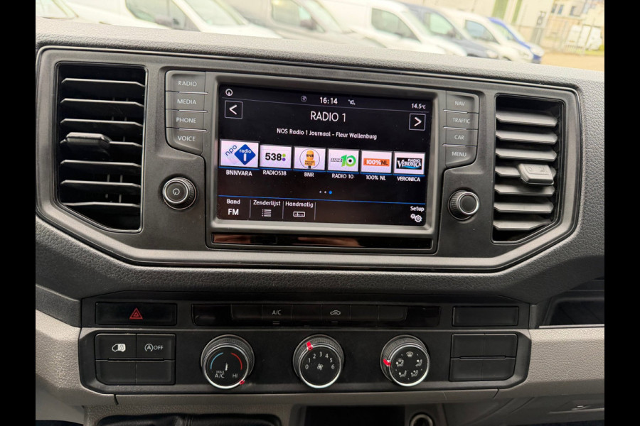 Volkswagen Crafter 35 2.0 TDI L3H3 / Trekhaak / Dealer onderhouden! / App connect