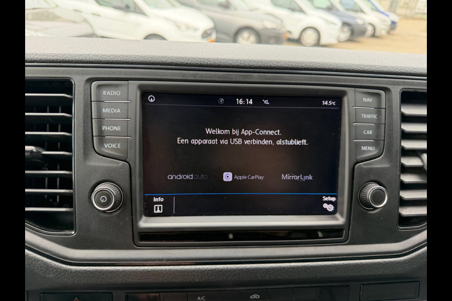 Volkswagen Crafter 35 2.0 TDI L3H3 / Trekhaak / Dealer onderhouden! / App connect