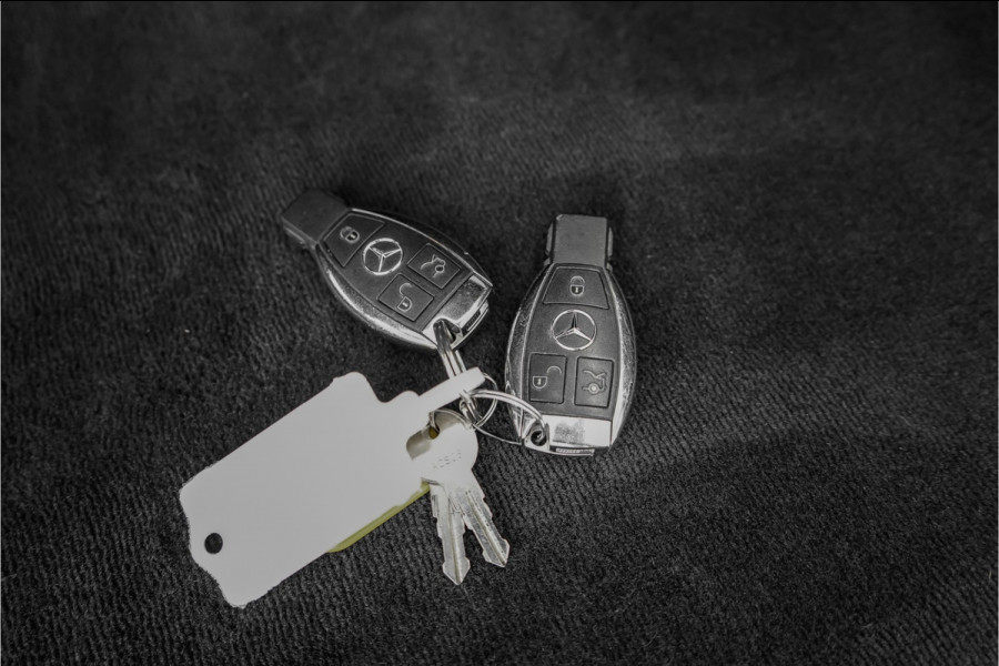 Mercedes-Benz C-Klasse Estate 180 AMG-Line Burmester Trekhaak Stoelverw Camera 19"