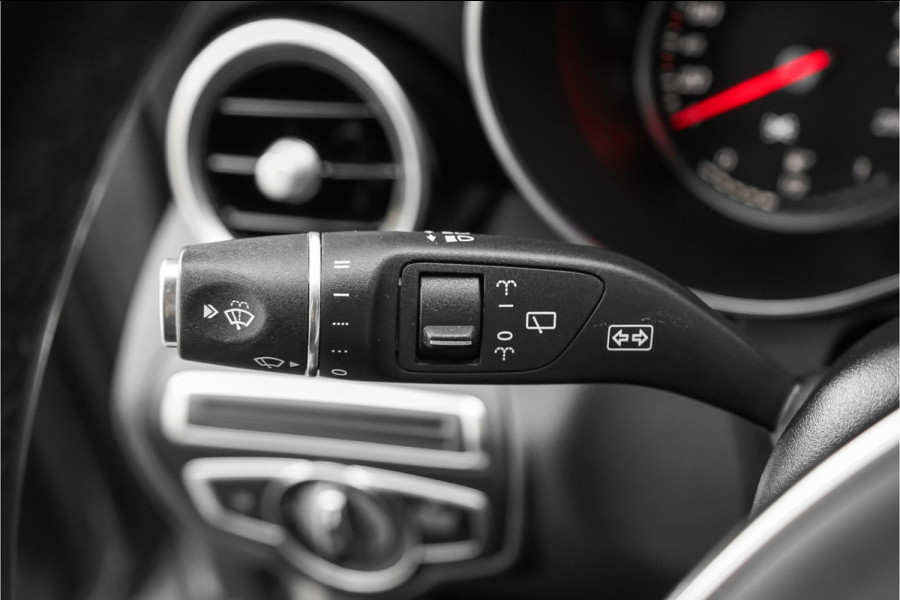 Mercedes-Benz C-Klasse Estate 180 AMG-Line Burmester Trekhaak Stoelverw Camera 19"