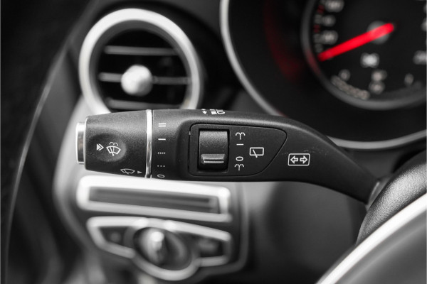 Mercedes-Benz C-Klasse Estate 180 AMG-Line Burmester Trekhaak Stoelverw Camera 19"