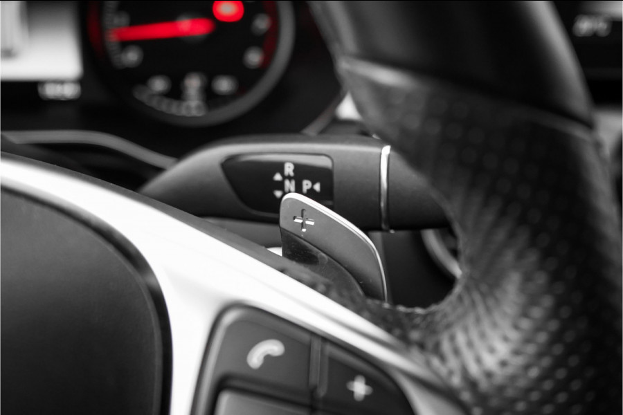 Mercedes-Benz C-Klasse Estate 180 AMG-Line Burmester Trekhaak Stoelverw Camera 19"