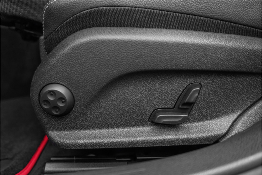 Mercedes-Benz C-Klasse Estate 180 AMG-Line Burmester Trekhaak Stoelverw Camera 19"