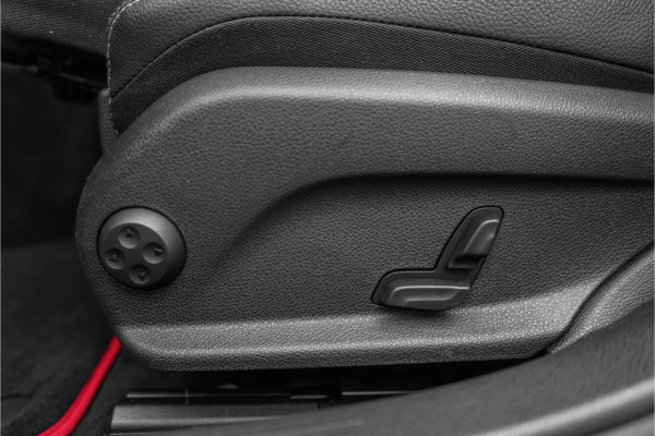 Mercedes-Benz C-Klasse Estate 180 AMG-Line Burmester Trekhaak Stoelverw Camera 19"