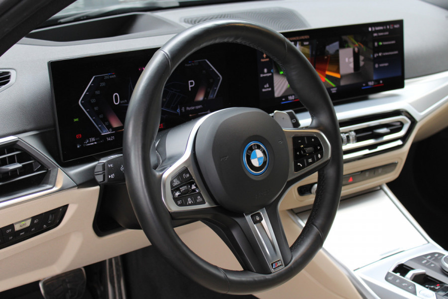 BMW 3 Serie Touring 330e M Sport | Adaptieve cruise | Leder | 360 Camera |