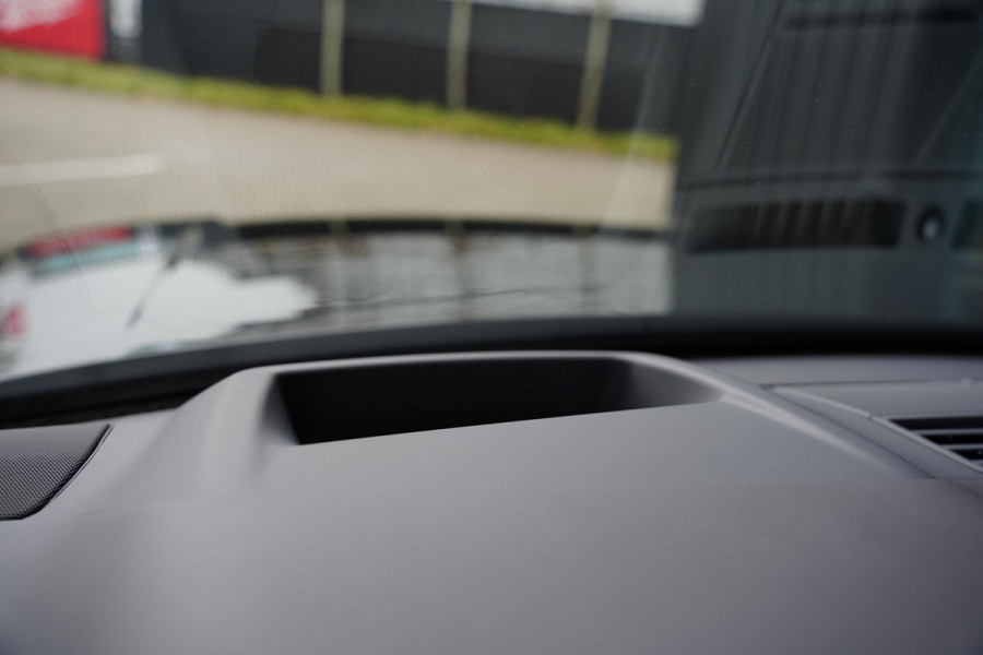 Land Rover Range Rover P530 V 8 Autobiography / MY 2026 / Executive Class Rear Seats