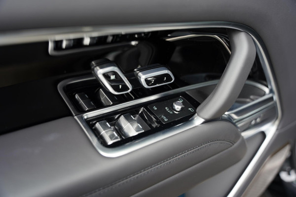 Land Rover Range Rover P530 V 8 Autobiography / MY 2026 / Executive Class Rear Seats