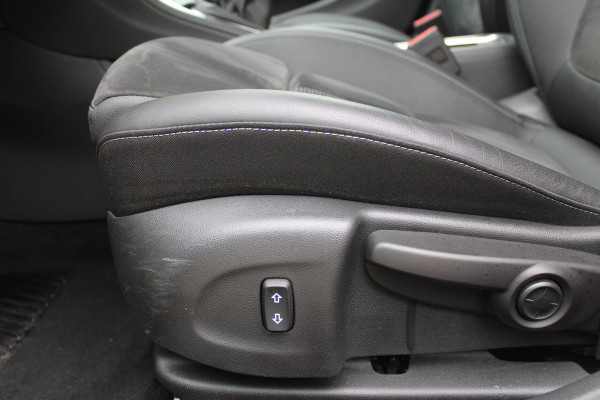 Opel Astra Sports Tourer 1.2 Elegance | Trekhaak | BLIS | Camera | Navigatie | Winterpack