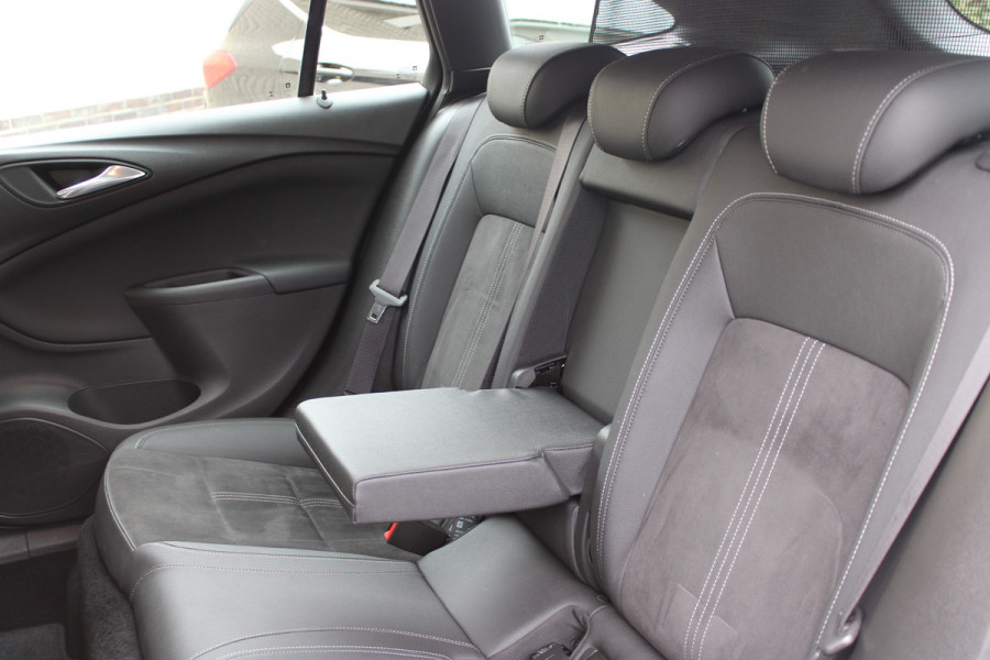 Opel Astra Sports Tourer 1.2 Elegance | Trekhaak | BLIS | Camera | Navigatie | Winterpack