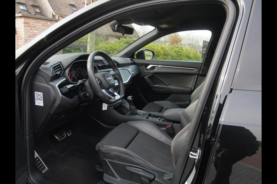 Audi Q3 35 TFSI S Line | Black Optic | Virtual Cockpit | Apple Carplay | NL-Auto | Automaat | 20 inch |