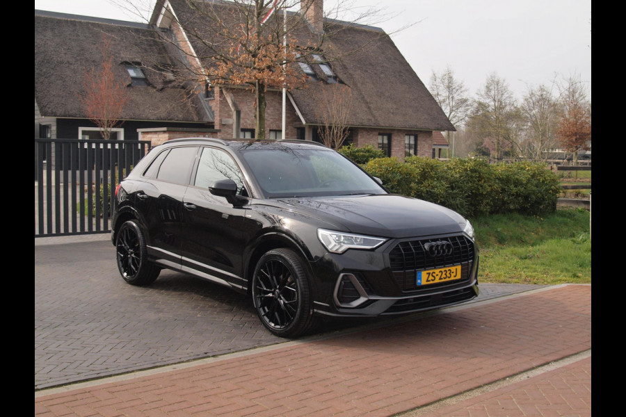 Audi Q3 35 TFSI S Line | Black Optic | Virtual Cockpit | Apple Carplay | NL-Auto | Automaat | 20 inch |