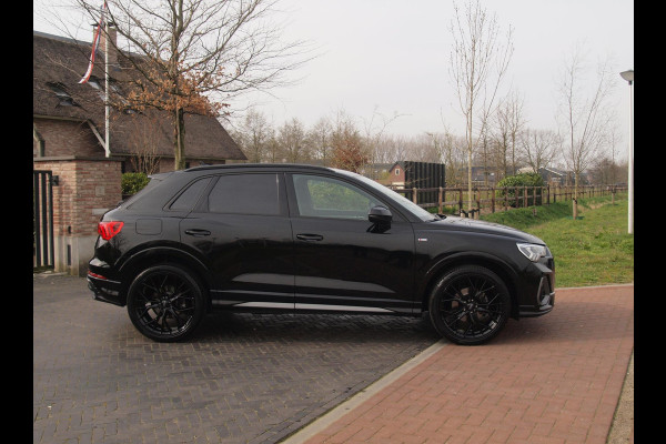 Audi Q3 35 TFSI S Line | Black Optic | Virtual Cockpit | Apple Carplay | NL-Auto | Automaat | 20 inch |