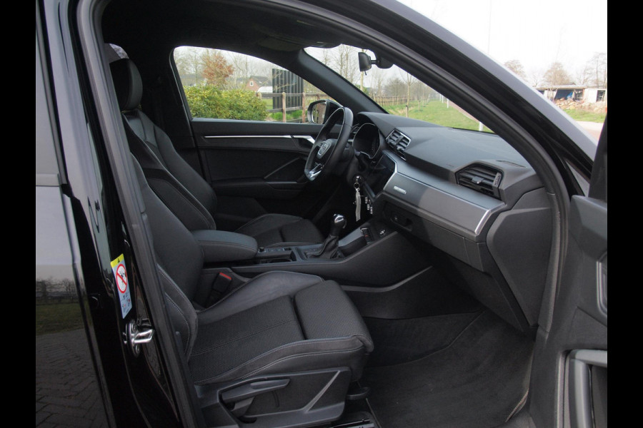 Audi Q3 35 TFSI S Line | Black Optic | Virtual Cockpit | Apple Carplay | NL-Auto | Automaat | 20 inch |