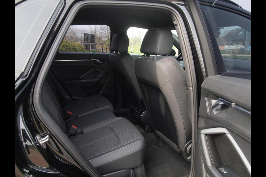 Audi Q3 35 TFSI S Line | Black Optic | Virtual Cockpit | Apple Carplay | NL-Auto | Automaat | 20 inch |