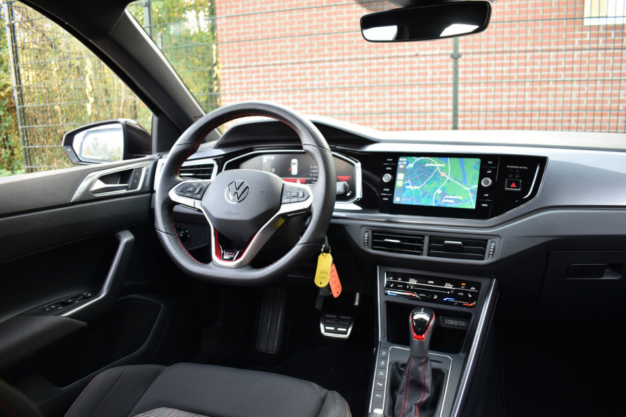 Volkswagen Polo GTI 2.0 TSI 210PK DSG GTI-SPORT IQ-LIGHT/PDC/CARPLAY FABRIEKS GARANTIE