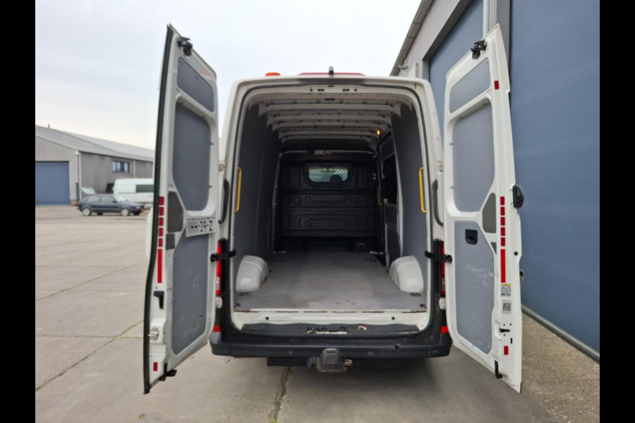 Volkswagen Crafter 35 2.0 TDI L3H3 AIRCO / CRUISE CONTROLE / CARPLAY / CAMERA / TREKHAAK