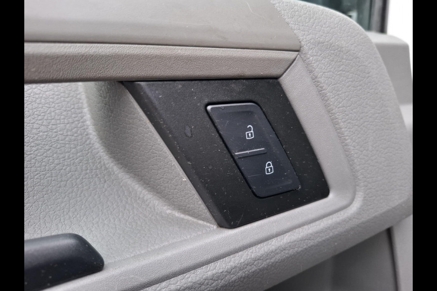 Volkswagen Crafter 35 2.0 TDI L3H3 AIRCO / CRUISE CONTROLE / CARPLAY / CAMERA / TREKHAAK