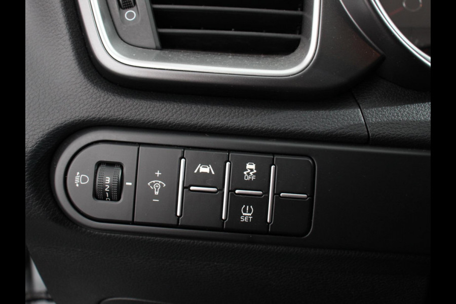 Kia Ceed Sportswagon 1.0 T-GDi DynamicLine Climate control | Cruise control | Lane assist | Parkeersensor achter | Camera | Navigatie | Lichtmetalen velgen | Apple Carplay/ Android Auto